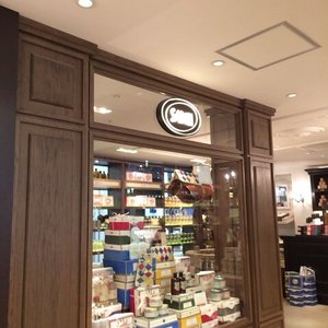 Rmk Cosmetics Beauty Supply 中央区天神1丁目4 1 福岡市 福岡県 Japan Phone Number Yelp
