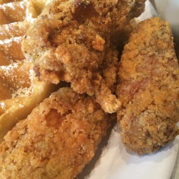 Yo' Mama's - Up CLose + PersonaL: Hot . Crispy . Tender + ExceLLentLy Seasoned Wings (Circa June '15) - Gluten-Free Near Me - Birmingham, Alabama