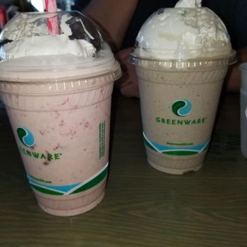Nuttys junkyard Grill - Fresh strawberry and oreo shakes - American Near Me - Arlington, Washington
