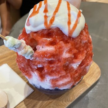 The Little One - Large strawberry kakigori - Desserts Near Me - New York, New York