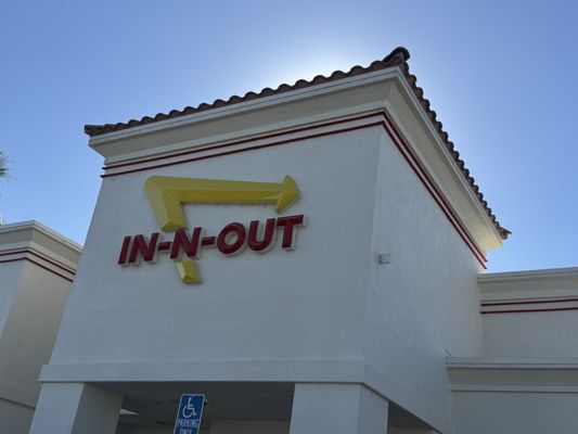 In-N-Out Burger by null