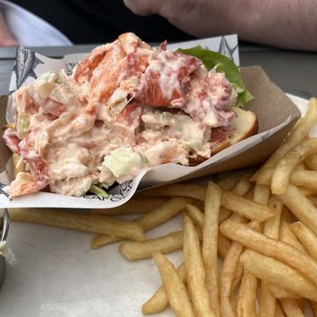 The Restaurant at Rowayton Seafood - cold lobster roll - Seafood Near Me - Norwalk, Connecticut The Restaurant at Rowayton Seafood - cold lobster roll - Seafood Near Me - Norwalk, Connecticut