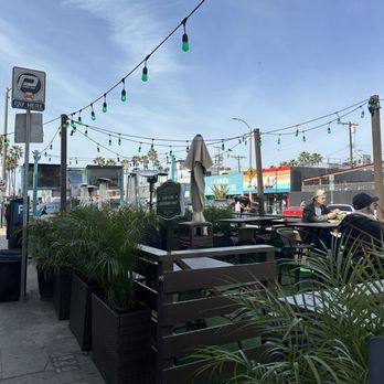 The Cow's End Cafe - outdoor seating - Coffee & Tea Near Me - Venice Beach, California
