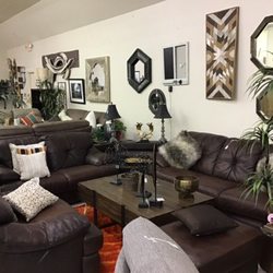 Pahrump Second-Hand Deals - Leaving room sets
