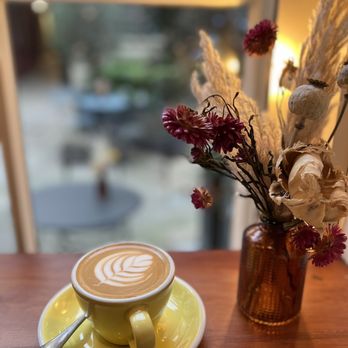Hideaway Coffee - Flat white - Cafes Near Me - London, XGL Hideaway Coffee - Flat white - Cafes Near Me - London, XGL