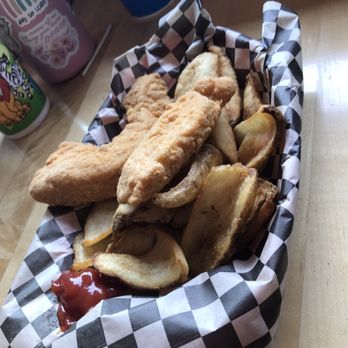 Off the Hook Bar & Grill - Chicken fingers & delicious fries - American Near Me - Newport, Oregon