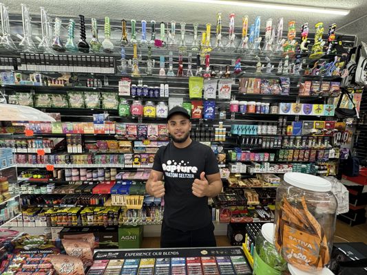 elfbar nachfüll pod läuft aus Cloud 9 Vape & Smoke Shop main image 0
