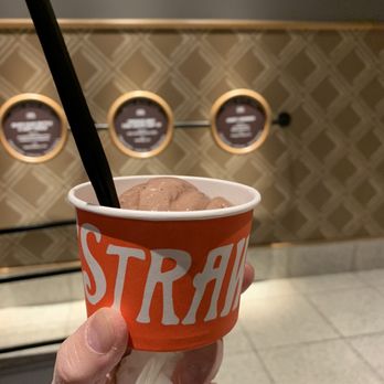 Salt & Straw - Peppermint cocoa - Ice Cream & Frozen Yogurt Near Me - Pasadena, California
