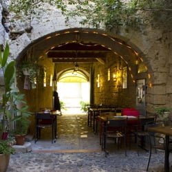La Cour Pavée