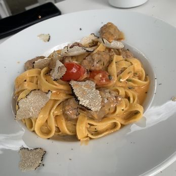 Trattoria Gallo Nero - Tagliatelle Salsiccia mit Trüffel - Italian Near Me - Dusseldorf, NW Trattoria Gallo Nero - Tagliatelle Salsiccia mit Trüffel - Italian Near Me - Dusseldorf, NW