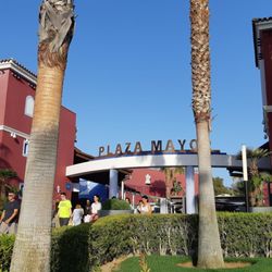 Plaza Mayor - Eingang zum Shoppingcenter