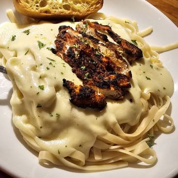 Da Vinci's Table - Fettuccine Alfredo with added blackened Chicken breast - Italian Near Me - Burlington, North Carolina Da Vinci's Table - Fettuccine Alfredo with added blackened Chicken breast - Italian Near Me - Burlington, North Carolina