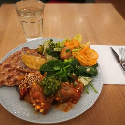 geant meatballs with salad,popatos geant meatballs with salad,popatos
