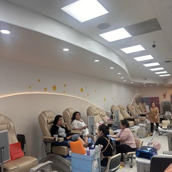 Lux Spa & Nails - Nail Salons Near Me - Chula Vista, California