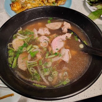 Saigon Hoa Pasteur - Rare flank steak pho and meatballs. - Vietnamese Near Me - Lakewood, California Saigon Hoa Pasteur - Rare flank steak pho and meatballs. - Vietnamese Near Me - Lakewood, California
