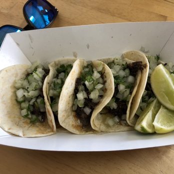 Davie Taco Bar - Tacos de Barbacoa with cilantro and onion in flour tortillas - Mexican Near Me - Davie, Florida Davie Taco Bar - Tacos de Barbacoa with cilantro and onion in flour tortillas - Mexican Near Me - Davie, Florida