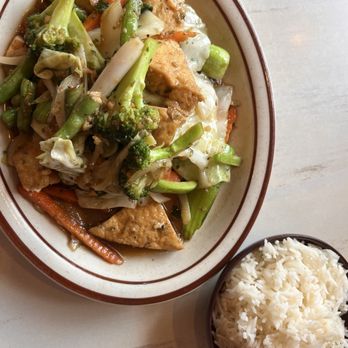 Suwun Thai Home Cooking - Garlic vegetable tofu - Thai Near Me - Albany, New York Suwun Thai Home Cooking - Garlic vegetable tofu - Thai Near Me - Albany, New York