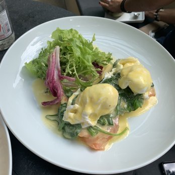 Santo Grão - Salmon Benedict - Desserts Near Me - São Paulo, SP Santo Grão - Salmon Benedict - Desserts Near Me - São Paulo, SP