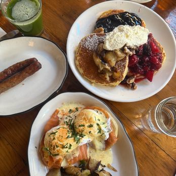 Bubby's Tribeca - Pancake Flight & Smoked Salmon Benedict - American Near Me - New York, New York