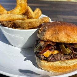 Live Oak Tavern - Tavern burger with fries