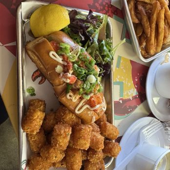Lobster-Guys - Connecticut Style Lobster Roll with tater tots as of 02/2025 - Seafood Near Me - Pasadena, California