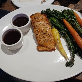 Yard House - New American Near Me - Boca Raton, Florida