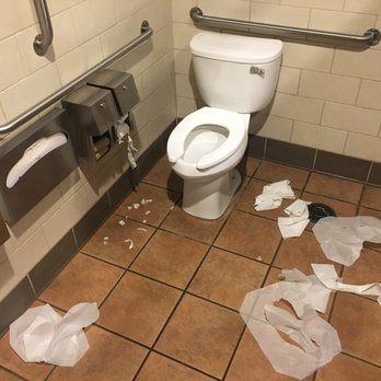 Starbucks - Coffee & Tea Near Me - Lake Geneva, Wisconsin