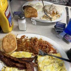 Western Omelet & Biscuits & Gravy