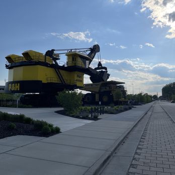 Harbor View Plaza - Trucks down the street - Parks Near Me - Milwaukee, Wisconsin