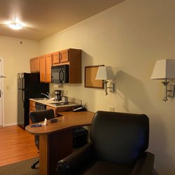 Candlewood Suites Springfield - Kitchenette