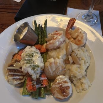 Topsail Restaurant - Seafood platter with mashed potatoes - Seafood Near Me - Mount Pleasant, South Carolina Topsail Restaurant - Seafood platter with mashed potatoes - Seafood Near Me - Mount Pleasant, South Carolina