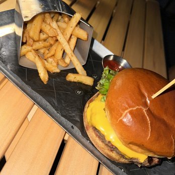 Puttshack - Miami - Cheeseburger and garlic fries - Mini Golf Near Me - Miami, Florida