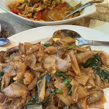 The Original Khun Dang Thai Restaurant - Pad See U - Thai Near Me - Van Nuys, California
