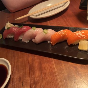 The Honor Bar - Nigiri Plate - Burgers Near Me - Beverly Hills, California The Honor Bar - Nigiri Plate - Burgers Near Me - Beverly Hills, California