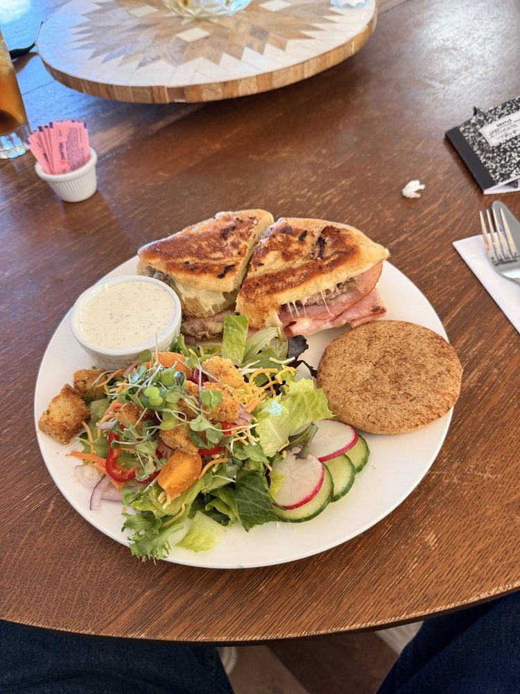 Glass onion cafe Logo