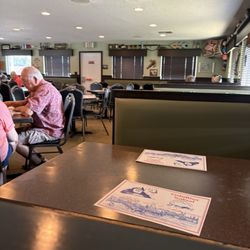 Cedar River Seafood - Inside seating