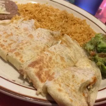 Los Antojitos - Quesadilla grande de pollo with free homemade guacamole. - Mexican Near Me - Los Angeles, California Los Antojitos - Quesadilla grande de pollo with free homemade guacamole. - Mexican Near Me - Los Angeles, California
