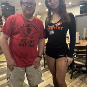 Hooters - Me and the waitress - Chicken Wings Near Me - Somerset, New Jersey