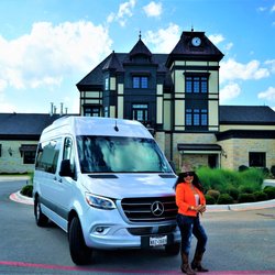 Di Vino Hill Country Wine Tours & Transportation
