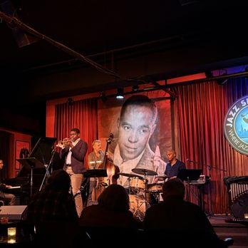 Jazz Showcase - Jazz & Blues Near Me - Chicago, Illinois