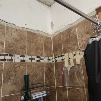 Papo Construction - Shower before - General Contractors Near Me