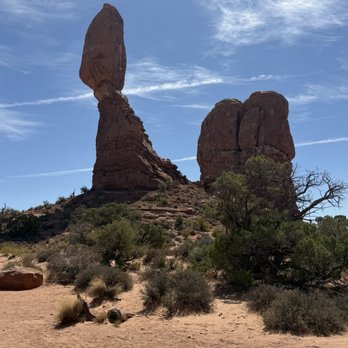 Arches National Park - Balanced rock - Parks Near Me Arches National Park - Balanced rock - Parks Near Me