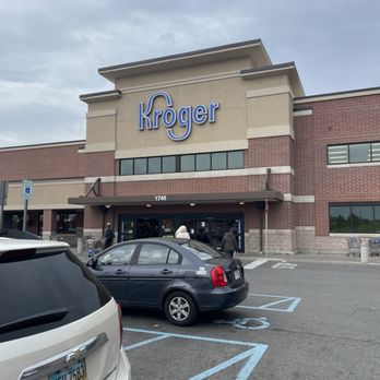 Kroger - a car parked in front of a kroger store - Grocery Near Me - Columbus, Ohio Kroger - a car parked in front of a kroger store - Grocery Near Me - Columbus, Ohio