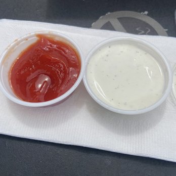 Eddie's Grill - Salad Near Me - Ventura, California