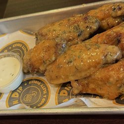 Flip N Dip Burger - Garlic parm wings