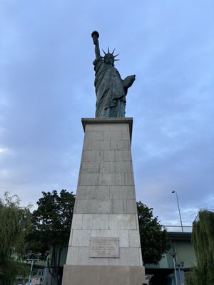 Statue of Liberty by null