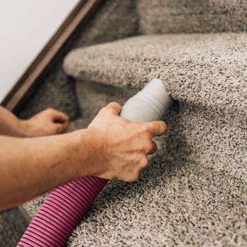 Big Ben Cleaning - Detailed cleaning of stairs - Carpet Cleaning Near Me - Calgary, Alberta
