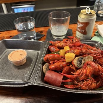 Lost Coyote - Crawfish at the bar! - Swimming Pools Near Me - New Orleans, Louisiana