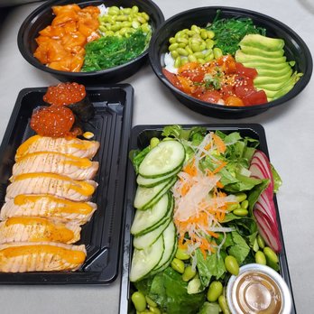 BittyFish Sushi - TASTY house salad, poke with salmon, poke with tuna/salmon, ikura, and seared salmon nigiri - Conveyor Belt Sushi Near Me - Lynnwood, Washington