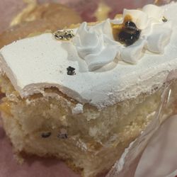 Passion fruit cake with the crunchy seeds that give you a tropical experience in every bite!